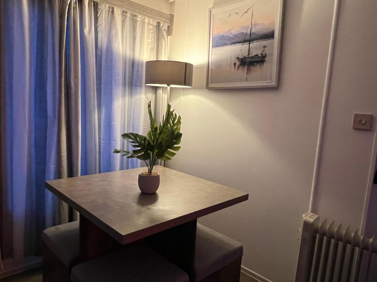 Апартаменты Forest & Beach Access Naish Park Нью Милтон Экстерьер фото